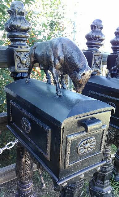 Bull Mailbox